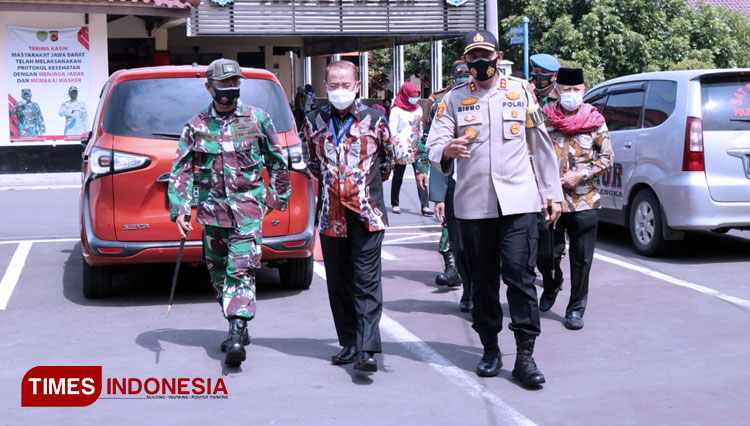 Dua Cara Bupati Majalengka Cegah Penularan Covid-19 - TIMES Indonesia