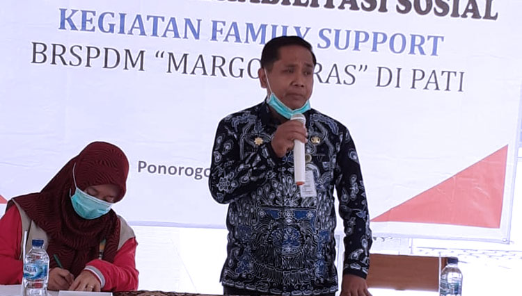 Kegiatan asistensi rehabilitasi sosial yang digelar Dinsos P3A Ponorogo di Desa Blembem. (Foto: Ayodya Yonnata/TIMES Indonesia)