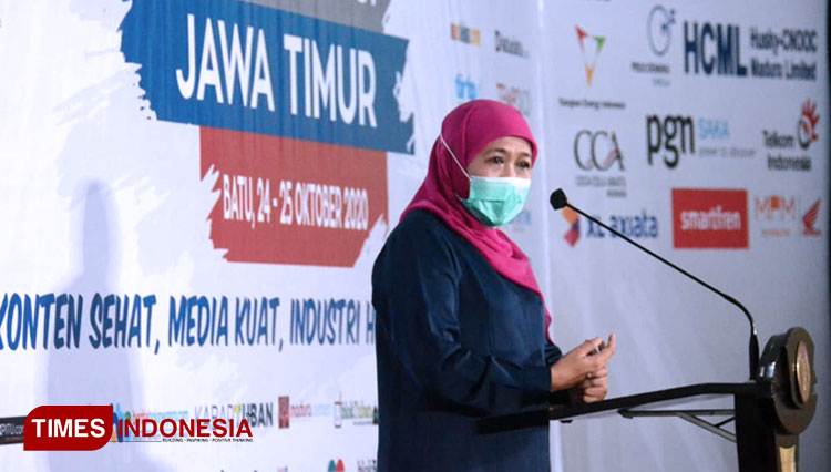 Gubernur Khofifah saat membuka Konferwil 2 AMSI Jatim di Kota Batu, Malang, Sabtu (24/10/2020).(Foto : Adhitya/TIMES Indonesia) 