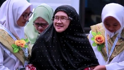 Pengasuh Pesantren Darul Ulum Jombang Wafat, Ini Pesan Terakhir Hj Azah ...