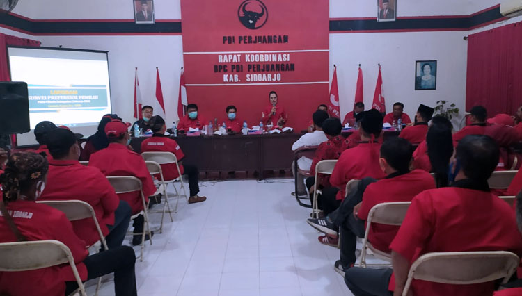 Sekretaris DPD PDI Perjuangan Jawa Timur Dr. Sri Untari Bisowarno saat konsolidasi pemenangan Pilkada Sidoarjo yang digelar DPC PDI Perjuangan Sidoarjo. (Foto: Dokumen DPC PDI Perjuangan Sidoarjo)