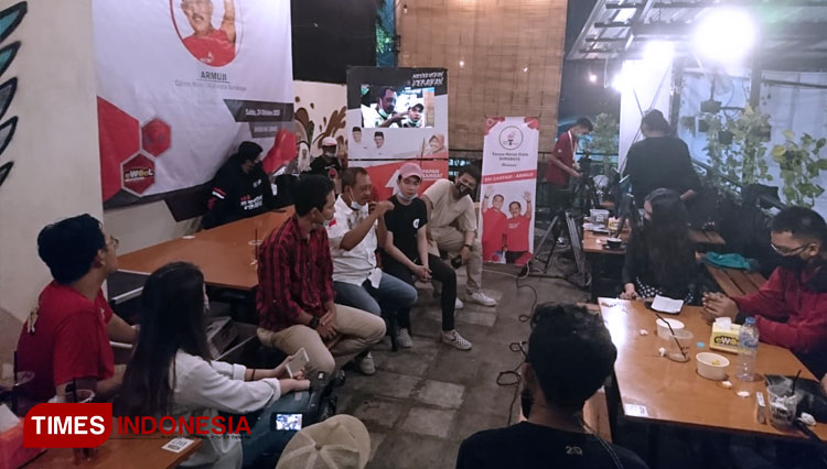 Calon Wakil Wali Kota Surabaya Armuji, diskusi bareng anak muda Surabaya. (FOTO: Dok. Eri-Armuji for TIMES Indonesia)