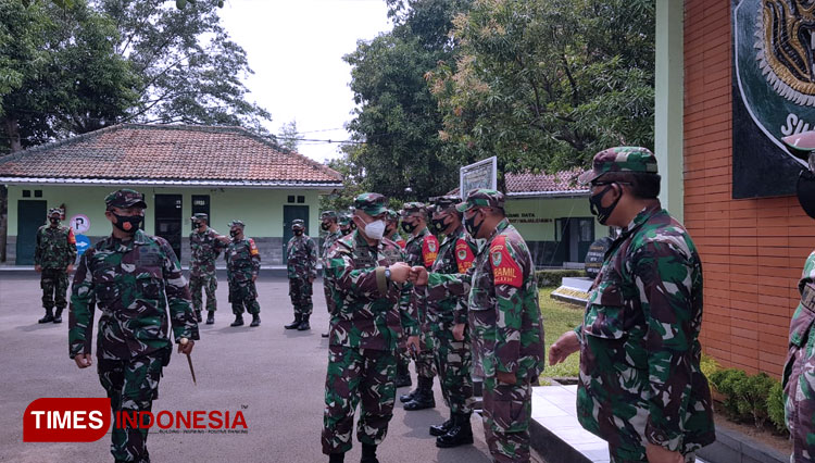 Danrem 063/SGJ, Kolonel Inf Elkines Villando Dewangga Kesumawide, mengunjungi Kodim 0617/Majalengka untuk mengecek kesiapan dalam menghadapi bencana alam. (FOTO: Jaja Sumarja/TIMES Indonesia) 