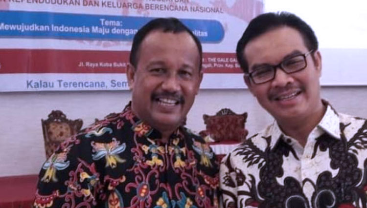 Kepala DPPKB Bontang, Bahtiar Mabe (kiri) (Foto: dok DPPKB Bontang)