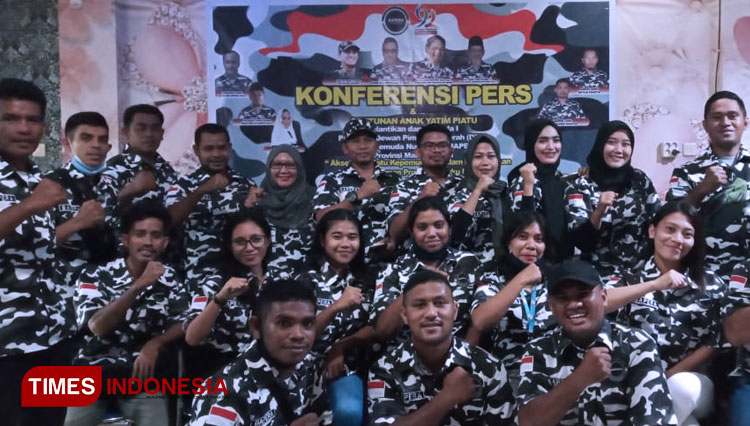 Foto bersama ketua panitia dan anggota usai press conference. (Foto: Wahyudi Yahya/TIMES Indonesia)