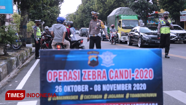 Petugas Satlantas Polres Banjarnegara Hari ini, Senin (26/10/2020).menggelar operasi  Candin2020. (FOTO: Humas Polres for TIMES Indonesia)