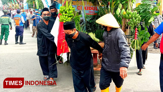 Jelajahi Warisan Budaya Majalengka di Desa Tenjolayar, Pusat Dokumentasi Tradisi Adat