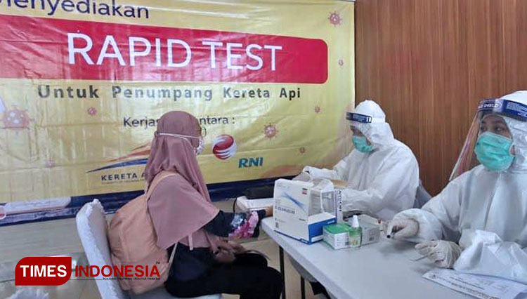 Hal ini untuk menghindari kepadatan antrean layanan rapid test dan potensi tertinggal KA. (FOTO: Laman Media Indonesia dan Liputan 6/TIMES Indonesia)