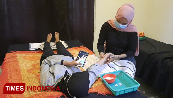Suasana di ruang pijat Breaktime di Palu, Sulteng. (Foto : Sarifah Latowa/Times Indonesia)