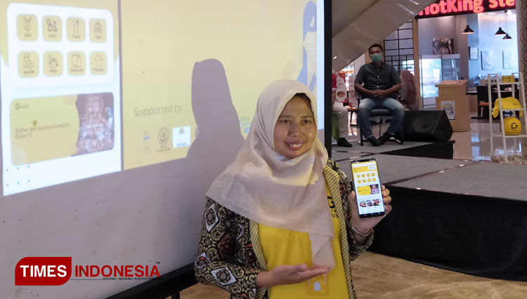 Komisaris Utama (Komut) Gols, Sri Wahyuni saat peluncuran aplikasi di Atrium Gressmall (Foto: Akmal/TIMES Indonesia)
