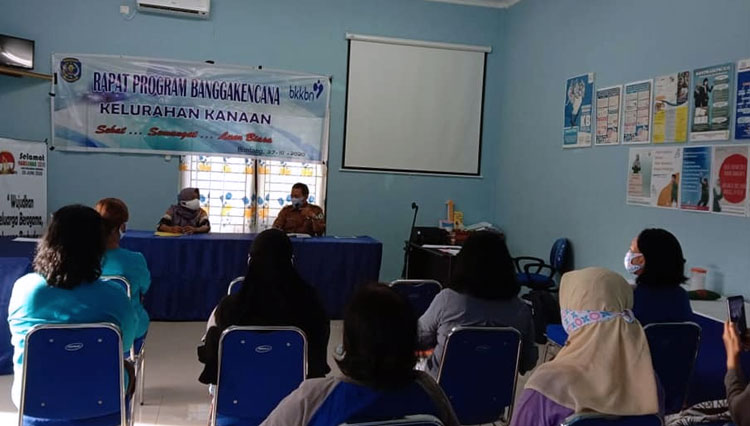 Rapat koordinasi Bangga kencana kelurahan Kanaan Kecamatan Bontang Barat. (Foto: dok DPPKB Bontang)