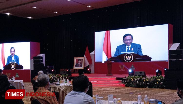 Menteri Koordinator Politik, Hukum, dan Keamanan Republik Indonesia (Menko Polhukam RI), Mahfud MD saat hadir dalam acara seminar Internasional BPIP-GP Ansor melalui Video Confrence di Jakarta (Edi Junaidi Ds/TIMES Indonesia)