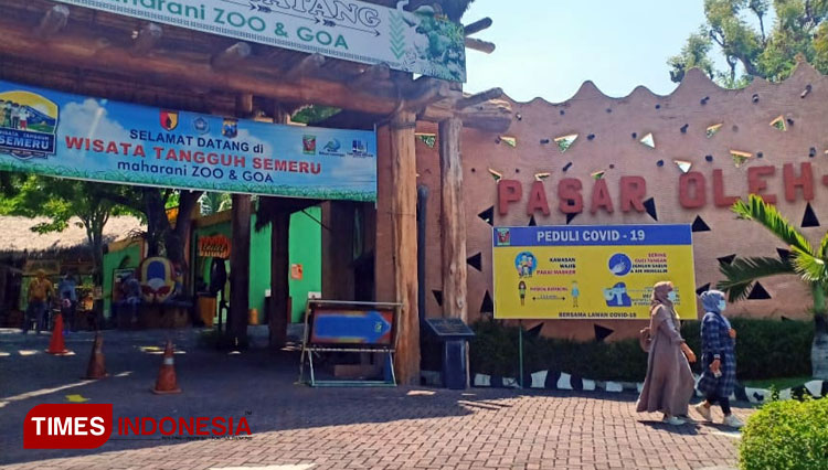 Suasana di pintu masuk Maharani Zoo dan Goa, di Kecamatan Paciran, Kabupaten Lamongan, Kamis (29/10/2020). (FOTO: Maharani Zoo dan Goa for TIMES Indonesia)