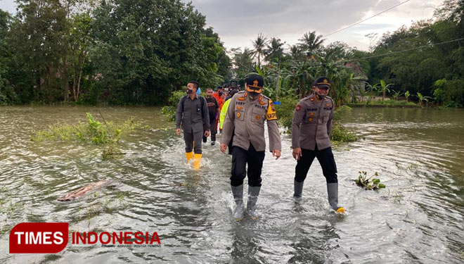 Kegiatan ini merupakan kegiatan tanggap bencana Polri-TNI, Basarnas, dan BPBD Kabupaten Cilacap dalam melaksanakan tugas sigap bencana alam banjir. (Foto: Humas Polres Cilacap for TIMES Indonesia)