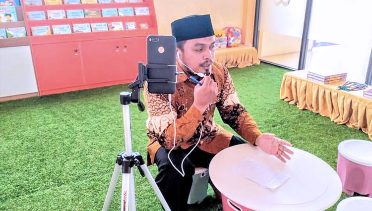Ikbal saat menjadi salah fasilitator webinar online terkait Masjid Ramah Anak (MRA) (Foto: Ikbal For TIMES Indonesia)