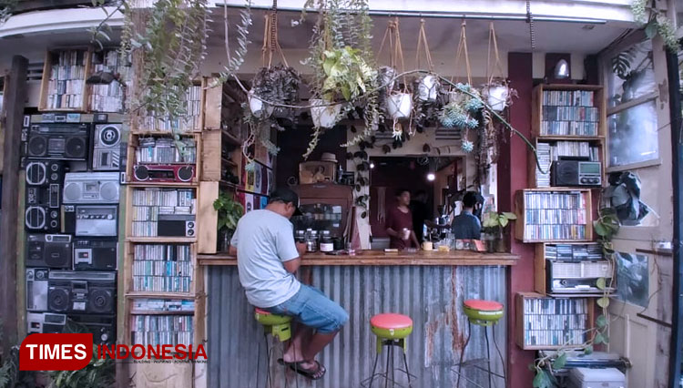 Setiap sudut cafe merupakan spot foto terbaik. (Foto: Muhammad Dhani Rahman/TIMES Indonesia)