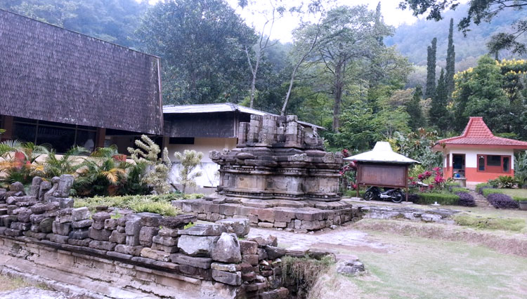 Candi Songgoriti yang dibangun di era Mpu Sindok bertempat di wilayah dataran tinggi di Kota Batu, Jawa Timur. (FOTO: Kemendikbud).