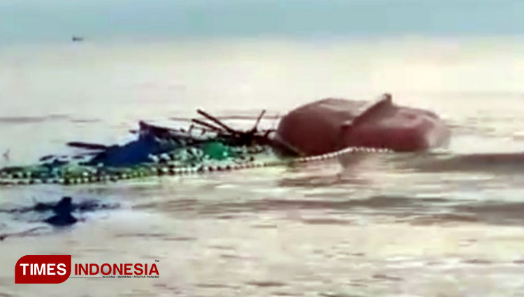 Kapal Terbalik a