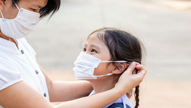 Ilustrasi anak memakai masker. (Foto: klikdokter.com)