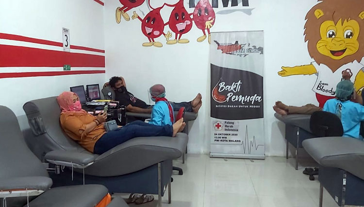 Usai Donor, Bold Riders Malang Gelar Nobar Dunia Motor
