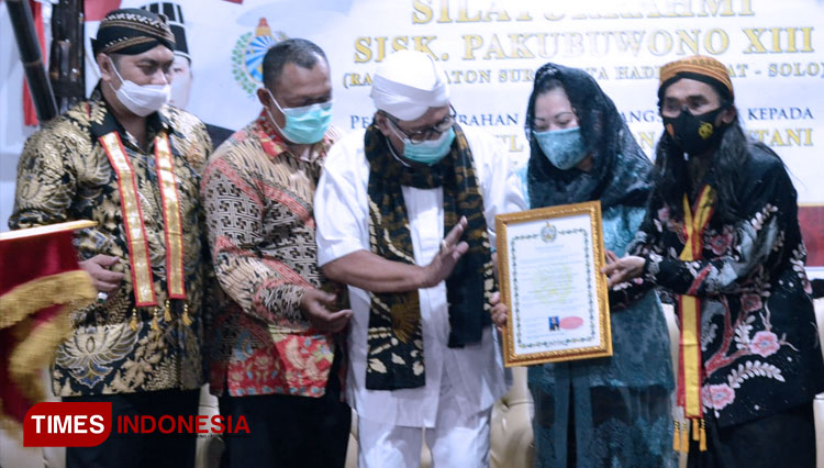 Raja-Surakarta-Pakubuwono-XIII.jpg