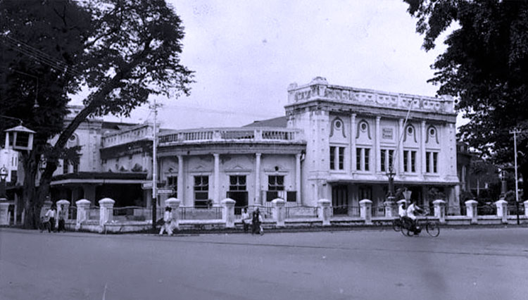 Gedung Societeit Concordia yang sekarang menjadi Sarinah mall. (FOTO: Tirto.id)