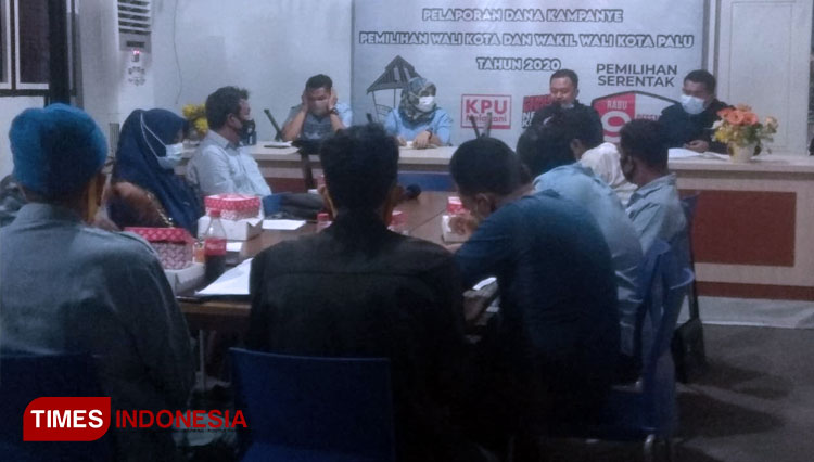 Rapat koordinasi membahas iklan kampanye di ruang Media Center KPU Kota Palu. Selasa, (03/11/2020). (FOTO: Anang Prasetio/TIMES Indonesia)