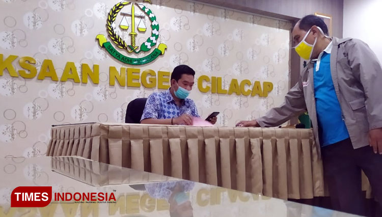 Kasus dugaan korupsi Rp 4,1 miliar lebih yang melibatkan tersangka Andriyanto dilimpahkan ke Pengadilan Tipikor Semarang. (FOTO: Sutrisno for TIMES Indonesia)