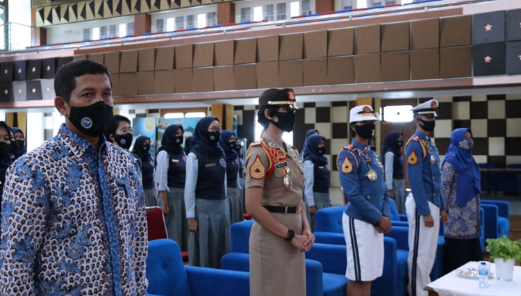 Delegasi Akademi Angkatan Udara (AAU) melakukan sosialiasai pola perekrutan dan pendidikan di AAU kepada siswa SMA Pradita Dirgantara. (foto: SMA Pradita Dirgantara)