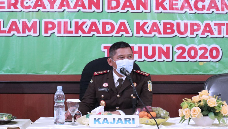 Kajari Sidoarjo Setiawan Budi Cahyono saat menggelar rapat koordinasi Optimalisasi Pengawasan Aliran Kepercayaan Dan Aliran Keagamaan Dalam Masyarakat (PAKEM) Dalam Pilkada Kabupaten Sidoarjo tahun 2020. (FOTO: Kejari Sidoarjo)