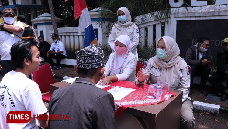 Tim Gugus Tugas Covid-19 Kota Bandung mulai memberlakukan sanksi administrasi bagi para pelanggar protokol kesehatan, Rabu, (11/11/20). (FOTO: Humas Pemkot for TIMES Indonesia)