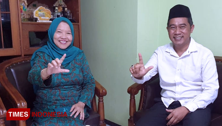 M Iksan saat bersama Hj Lathifah Shohib. (Foto : M Iksan for TIMES Indonesia)