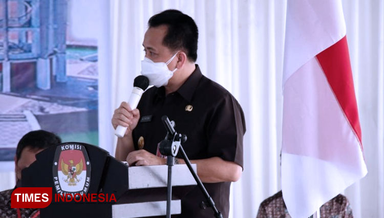 Pjs Gubernur Sulut Agus Fatoni menyampaikan sambutan pada saat menghadiri coffee morning bersama jajaran Forkopimda, KPU dan Bawaslu Sulut. (FOTO: Herry Dumais/TIMES Indonesia.