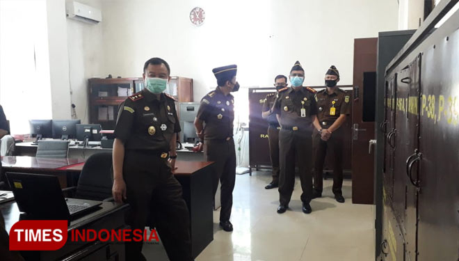 Kejaksaan Tinggi Jawa Timur saat kunjungan kerja ke Kejaksaan Negeri Bondowoso. Kejati berharap Kejari tetap profesional (FOTO: Moh Bahri/TIMES Indonesia).