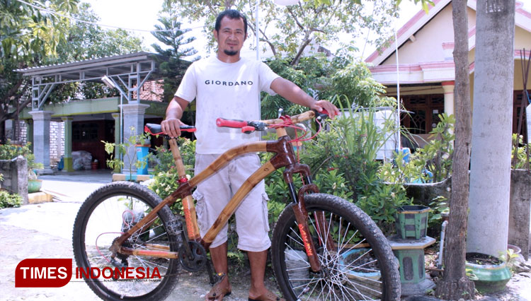 Bamboobike Svargalhoka berjenis MTB, inovasi dari Sujarwo memanfaatkan bambu bongkotan yang tidak terpakai. (FOTO: Moch. Nuril Huda/TIMES Indonesia)