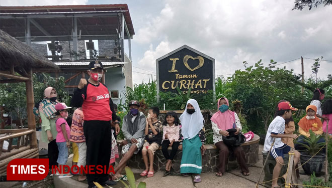 Kepala Desa Curungrejo Sujud yang Sukses mengembangkan wisata RTH Curhat Curungrejo Kepanjen. (Foto: Binar Gumilang / TIMESINDONESIA)