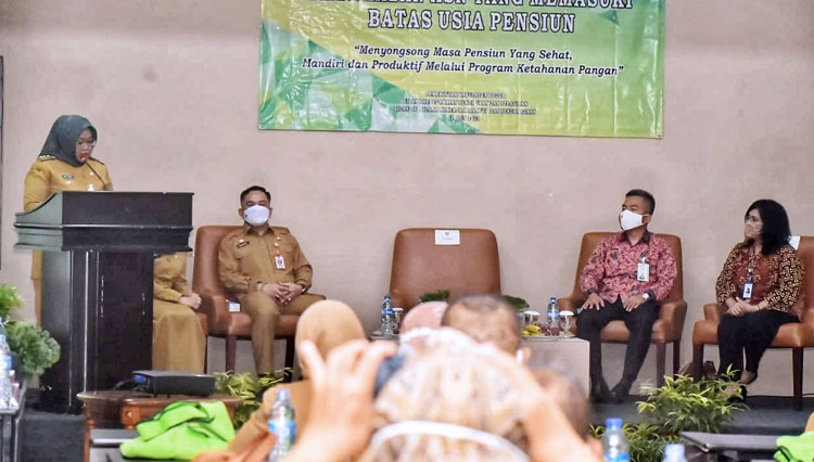 Bupati Bogor, Ade Yasin saat menghadiri pembekalan bagi ASN yang memasuki masa batas usia pensiun pada Senin (16/11). (Foto: Diskominfo Kabupaten Bogor) 
