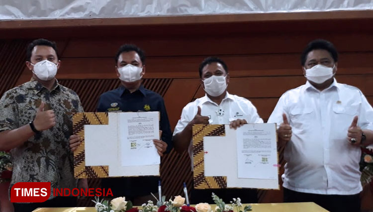 Penandatanganan kerjasama antara PT Pindad dengan BPH Migas. (Foto: Binar Gumilang/TIMES Indonesia)