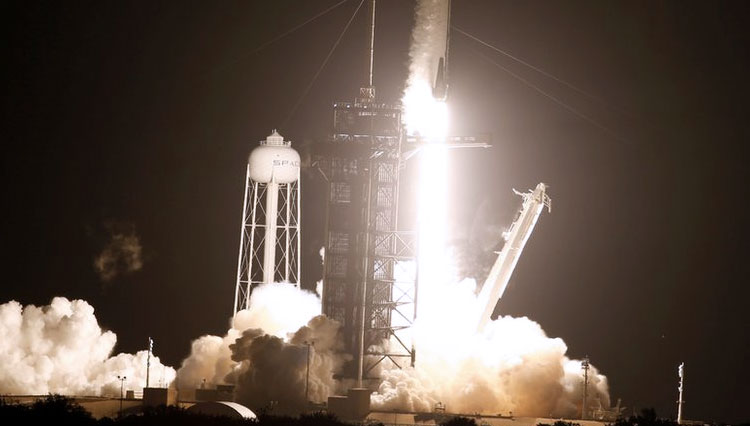SpaceX Luncurkan Crew-1 ke Stasiun Luar Angkasa. (FOTO: BBC)