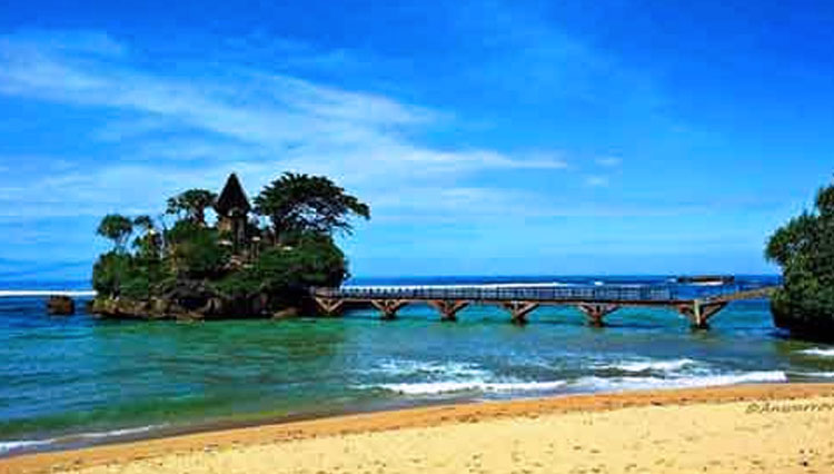 Popularitas Pantai Balekambang terus meroket setelah dibuka sebagai tempat wisata pada tahun 1983 oleh Bupati Malang kala itu, Eddy Slamet. 