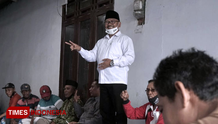 Calon Wakil Bupati Banyuwangi Sugirah saat memaparkan program UMKM Naik Kelas. (Foto: Agung Sedana/TIMES Indonesia)