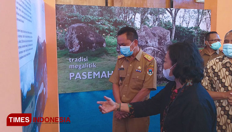 Sekda Pagaralam, Samsul Bahri resmi buka pameran Arkeologi di Aula SDN 74 Pagaralam. (Foto: Asnadi/TIMES Indonesia)