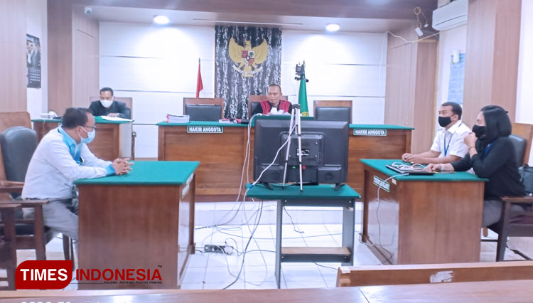 Proses Sidang pengajuan Pra Peradilan termohon Sekdes Cepokorejo, Kecamatan Palang, Susilo Hadi Utomo kaitan penetapan status tersangka atas pasal 372 tentang penggelapan, Selasa, (17/11/2020). (Foto: Achmad Choirudin/TIMES Indonesia)