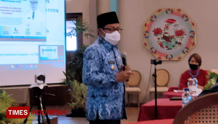Wali Kota Malang Sutiaji berbicara dalam FGD yang digelar oleh Kemnaker RI dan Pemkot Malang, Selasa (17/11/2020) di Hotel tugu, Kota Malang. (Foto: TIMES Indonesia)