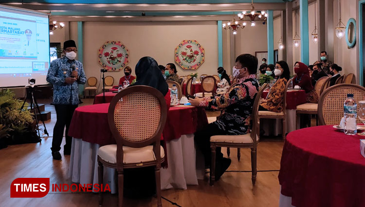 Wali Kota Malang Sutiaji yang berbicara dalam FGD yang digelar bersama Kemnaker RI, Selasa (17/11/2020) di Hotel tugu, Kota Malang. (Foto: TIMES Indonesia)