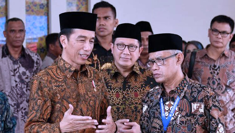 Presiden RI Joko Widodo dan Ketua Umum PP Muhammadiyah, Haidar Nathir. (Jokowi). (FOTO: Eramuslim)