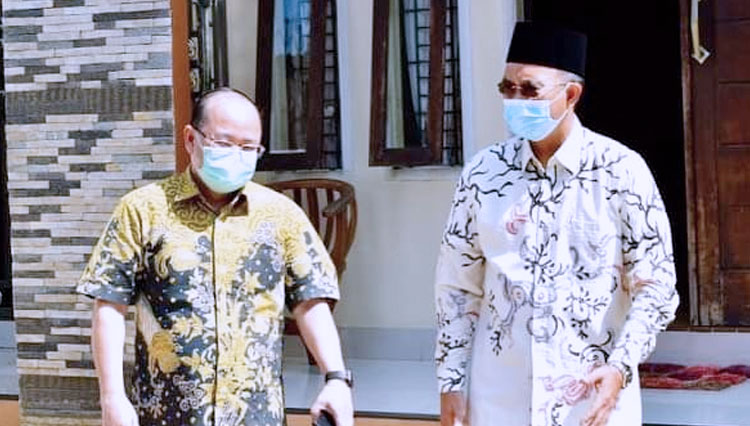 Ketua Ombusman RI, Prof Amzulian Rifai mengunjungi kediaman H Hendra Gunawan (H2G). (Foto: dokumentasi H Hendra Gunawan)