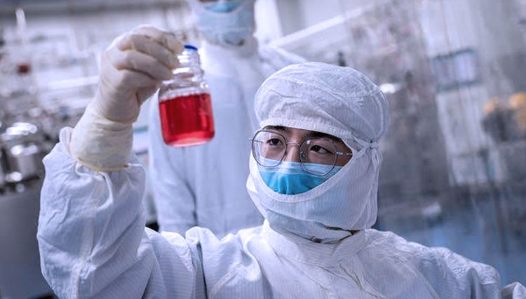 Ilustrasi - vaksin Covid-19 dari perusahaan China. (FOTO: AFP/NICOLAS ASFOURI)