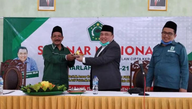 Seminar Nasional dengan tajuk Bedah UU Ketenagakerjaan dan omnimbus law yang digelar Pimpinan Cabang ISNU Kabupaten Blitar.