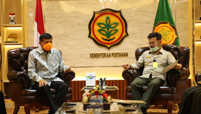 Ketua Asosiasi Aren Indonesia Djoko Widardjo saat menemui Mentan RI Syahrul Yasin Limpo di kantor Kementan RI, Jakarta. (FOTO: Humas).